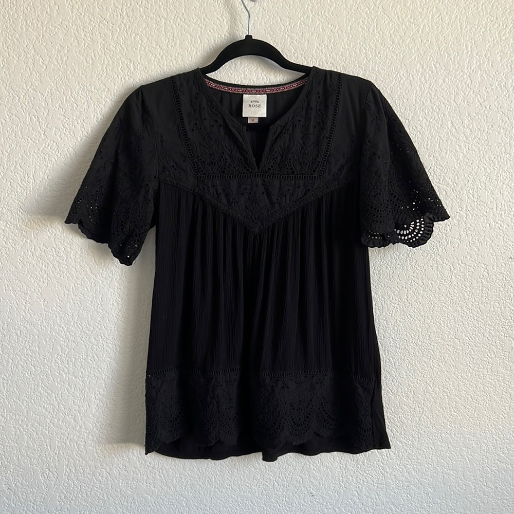 Knox Rose Black Top 🌺🌷🌸